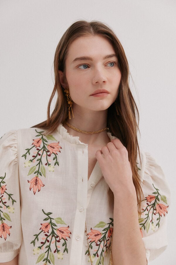 Hoss Intropia Capri. Blusa bordado floral Marfil