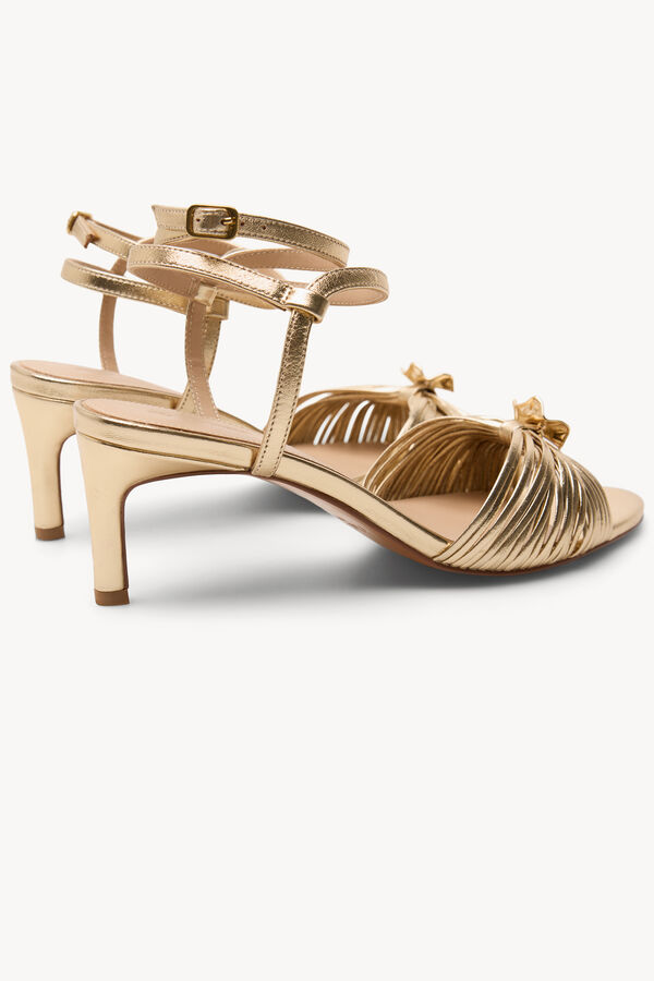 Hoss Intropia Maider. Sand&aacute;lias salto m&eacute;dio em pele Dourado