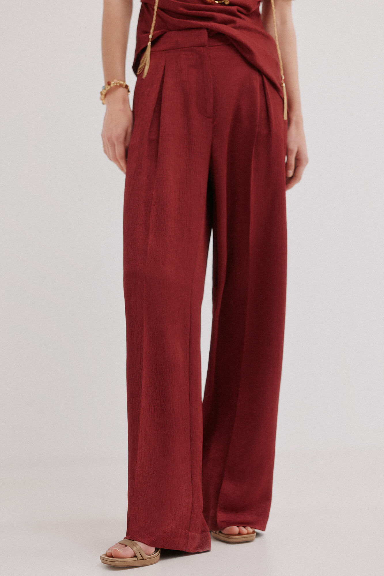 Hoss Intropia Poline. Cal&ccedil;a fluida brilhante