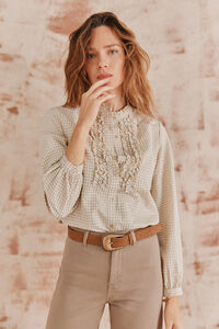 Hoss Intropia Cósima. Camisa chorreras. Beige