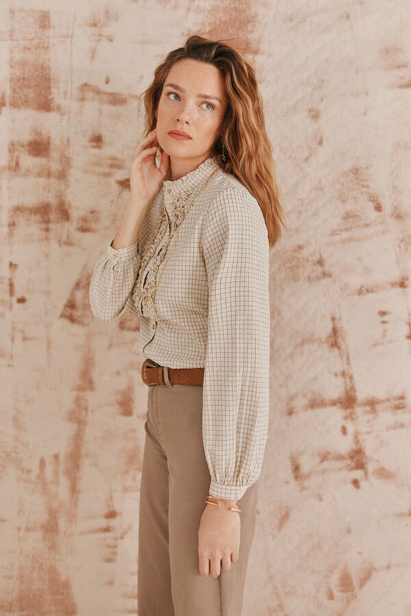 Hoss Intropia Cósima. Camisa chorreras. Beige