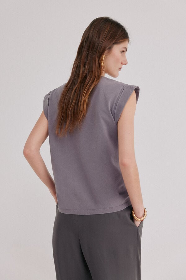 Hoss Intropia Mabel. Camiseta con solapa Morado