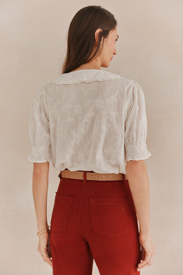 Hoss Intropia Carmela. Camisa bordada com lapela Ecru