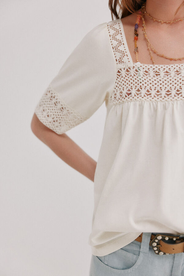 Hoss Intropia Miranda. Camiseta rom&aacute;ntica Beige
