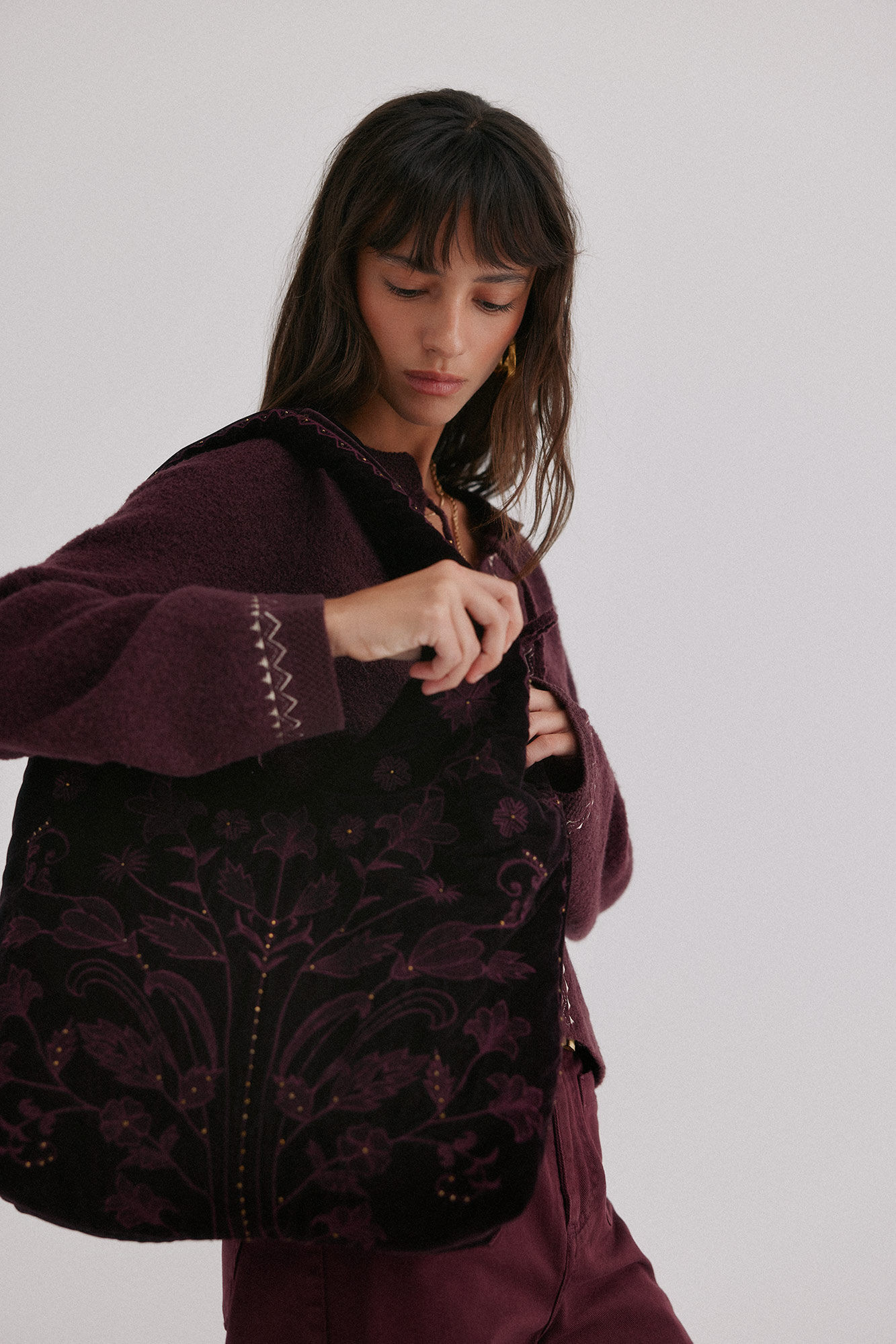 Hoss Intropia Nuria. Bolso hobo terciopelo bordado