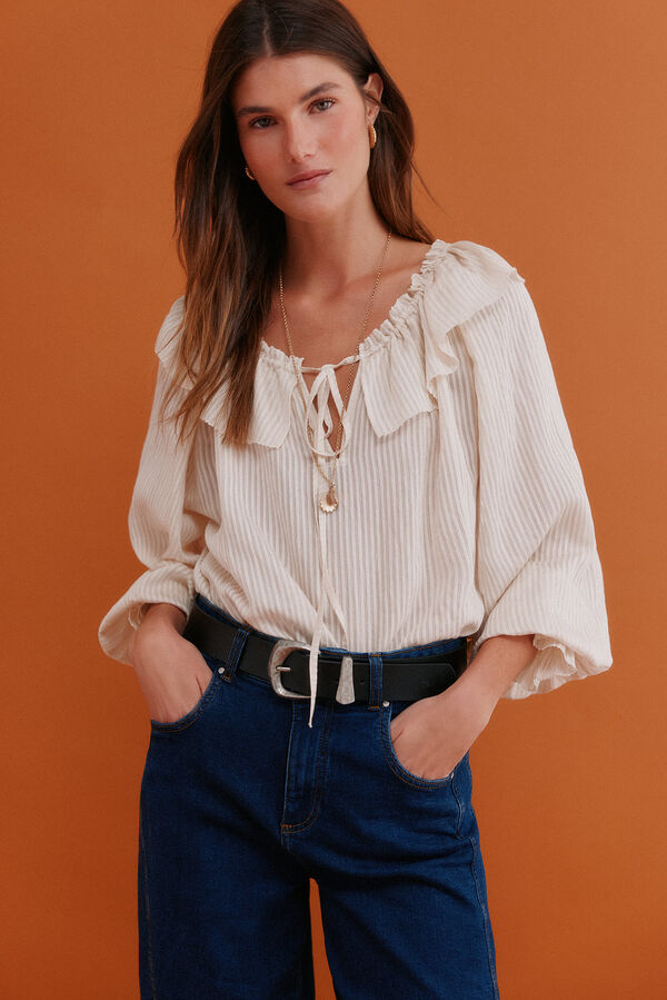 Hoss Intropia Cassandra. Blusa romântica Ecru