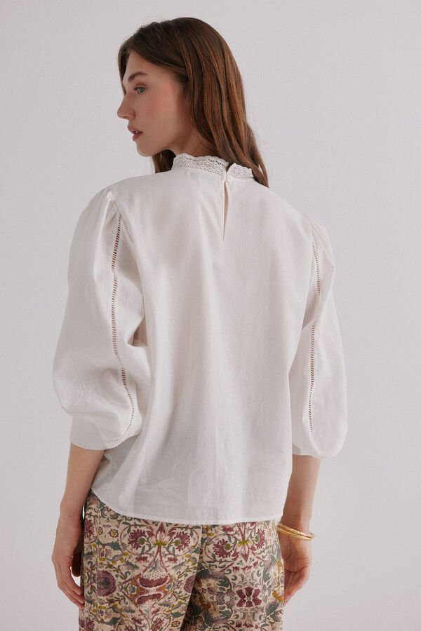 Hoss Intropia Cassia. Blusa romântica Ecru