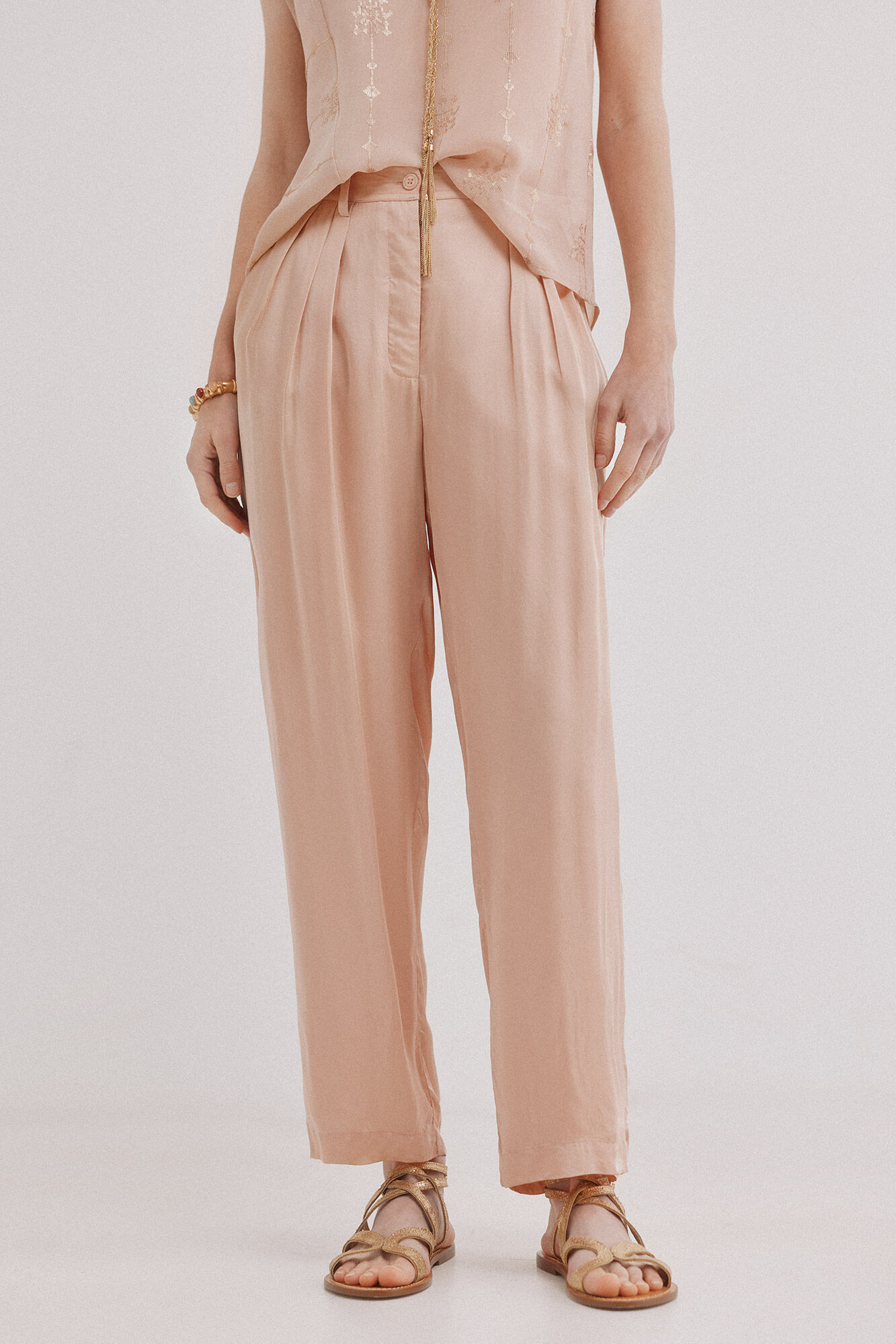 Hoss Intropia Pearl. Pantal&oacute;n flu&iacute;do satinado