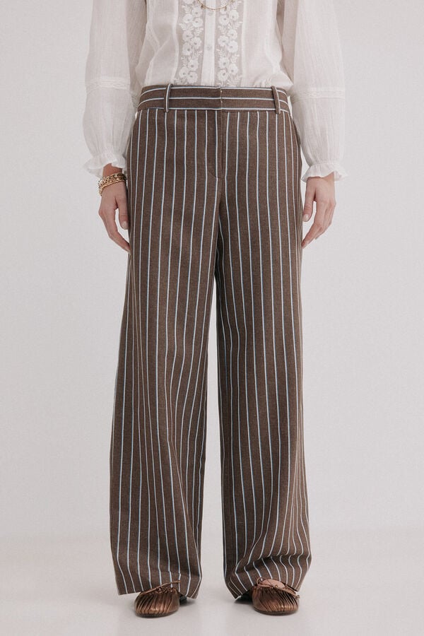 Hoss Intropia P&iacute;a. Cal&ccedil;as &agrave;s riscas Castanho