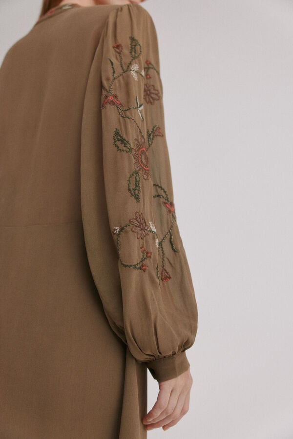 Hoss Intropia Cressida. Blusa comprida bordada Castanho