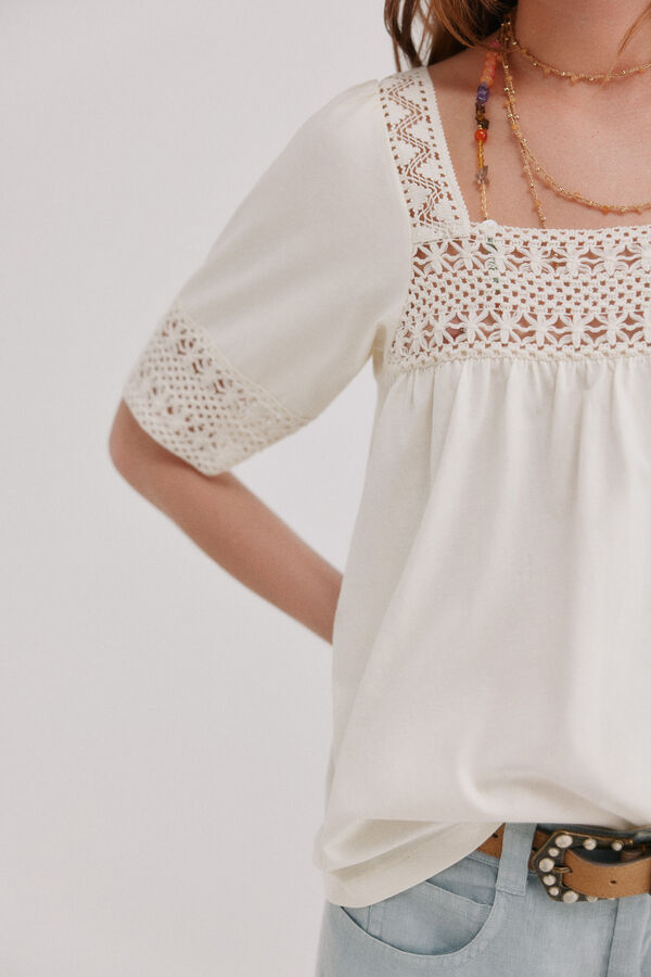 Hoss Intropia Miranda. Camiseta rom&aacute;ntica Beige