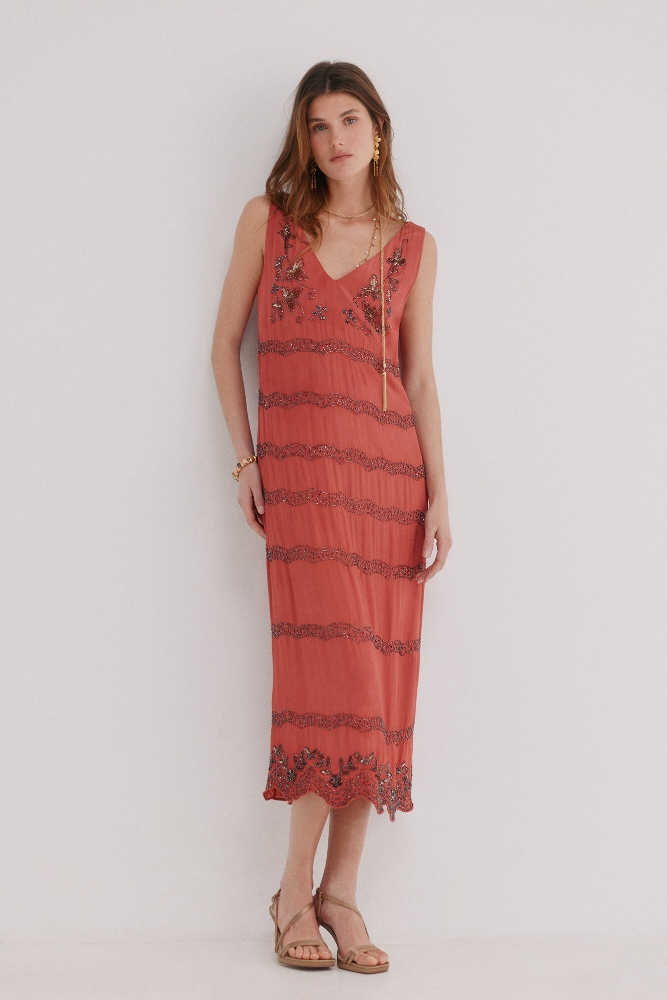 Hoss Intropia Abbie. Vestido midi en tono coral