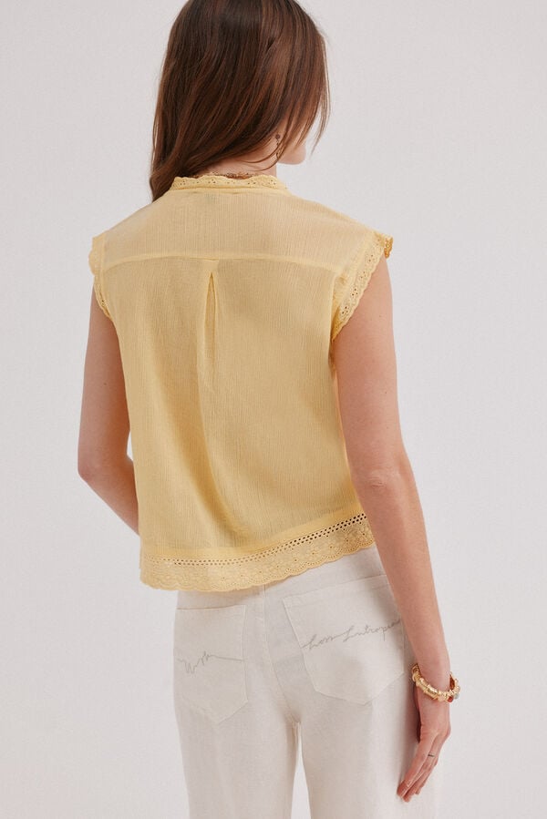 Hoss Intropia Cora. Blusa de renda Dourado