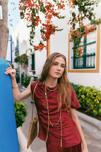 Hoss Intropia Carolyn. Blusa fluida acetinada