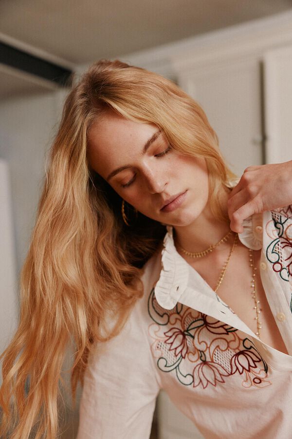 Hoss Intropia Casilda. Blusa bordada. Ecru