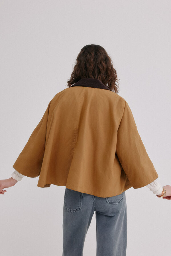 Hoss Intropia Delma. Desportiva tipo capa Amarelo