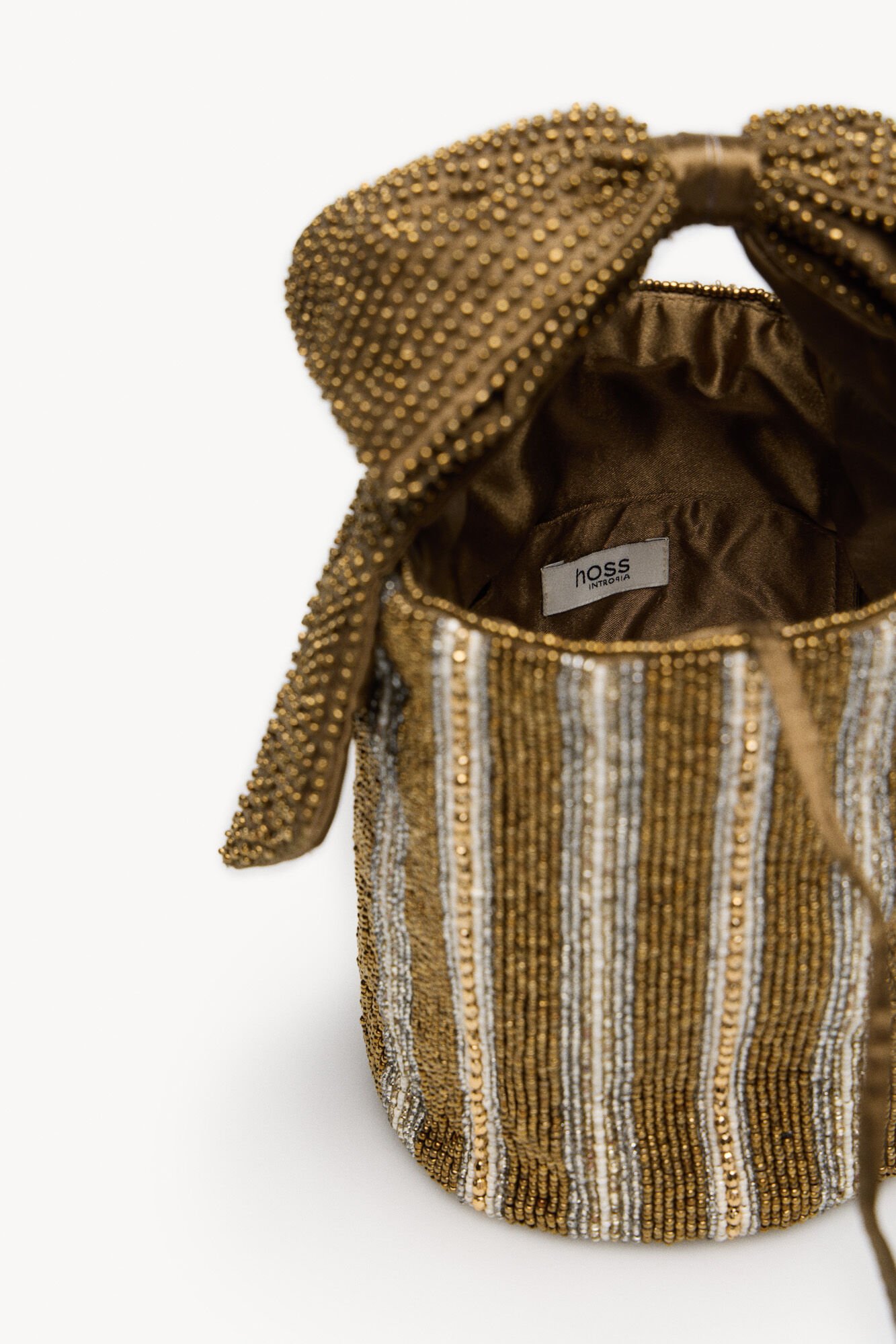 Hoss Intropia Nelsa. mala com la&ccedil;o e missangas