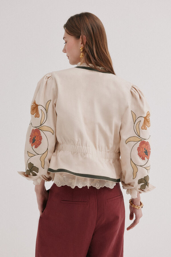 Hoss Intropia Eilana. Chaqueta detalles bordados Marfil