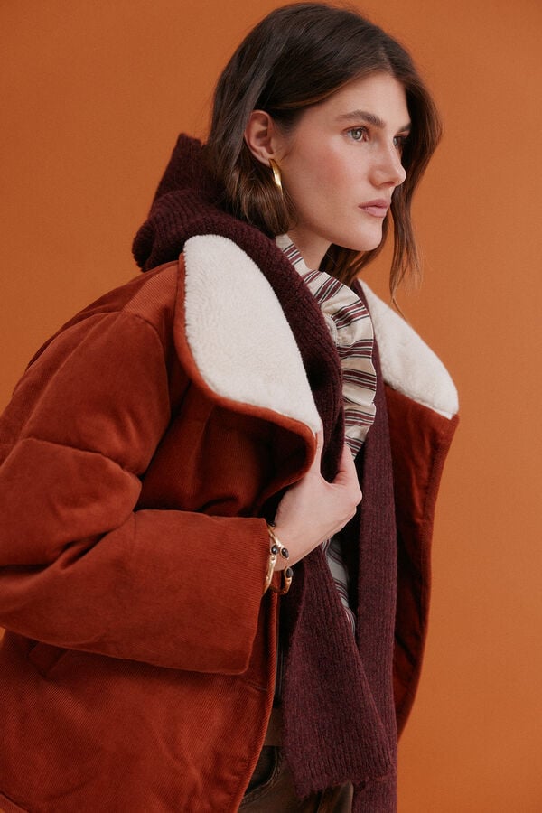 Hoss Intropia Maider. Cachecol com capuz  Granada