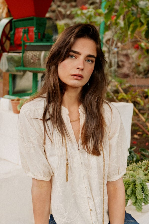 Hoss Intropia Celia. Blusa bordado floral Marfil