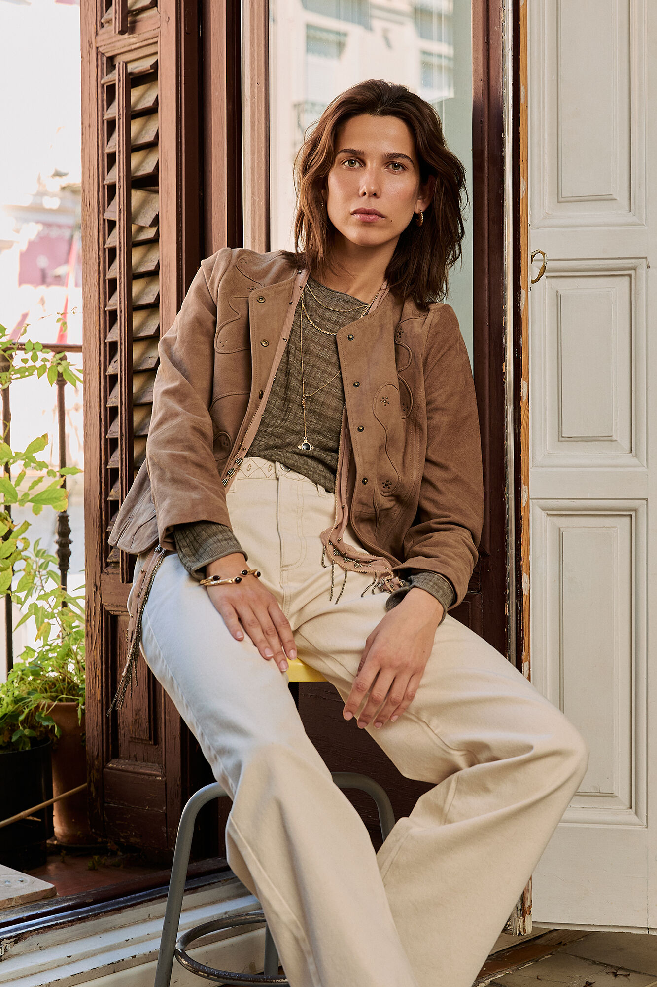 Hoss Intropia Zia. Chaqueta con tachuelas