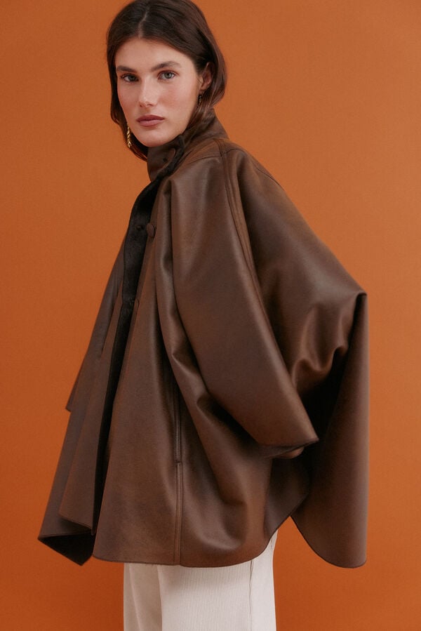 Hoss Intropia Domingo. Desportiva dupla face Castanho