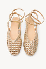 Hoss Intropia Maia. Sabrinas entran&ccedil;adas em pele com tac&atilde;o Dourado