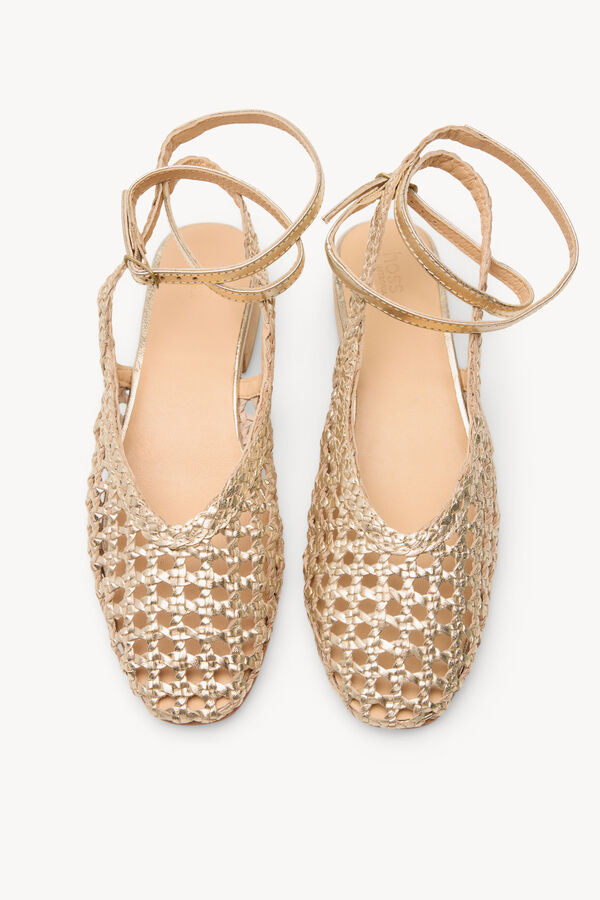 Hoss Intropia Maia. Sabrinas entran&ccedil;adas em pele com tac&atilde;o Dourado