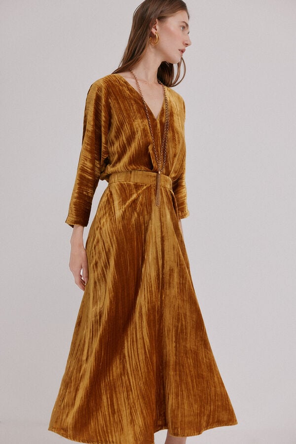 Hoss Intropia Alma. Vestido de veludo Dourado