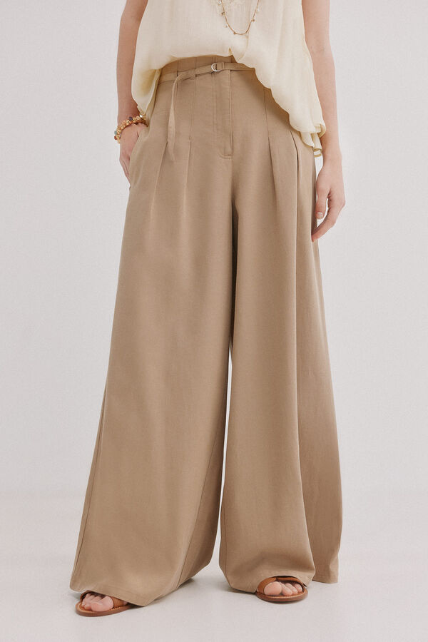 Hoss Intropia Poppy. Cal&ccedil;a fluida com pin&ccedil;as Ecru