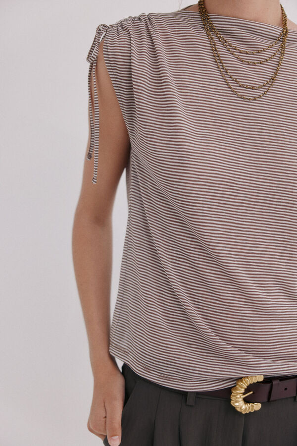 Hoss Intropia Madison. T-shirt com franzidos Castanho