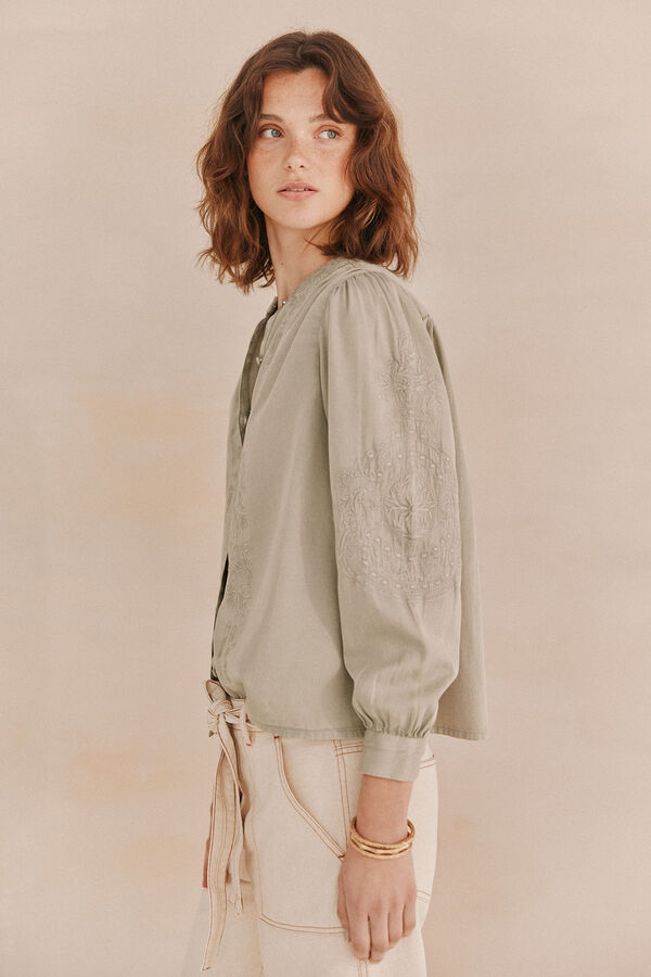Hoss Intropia Cara. Blusa bordada. Verde