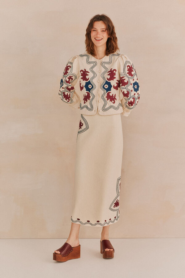 Hoss Intropia Paulina. Saia com remendos bordados. Beige