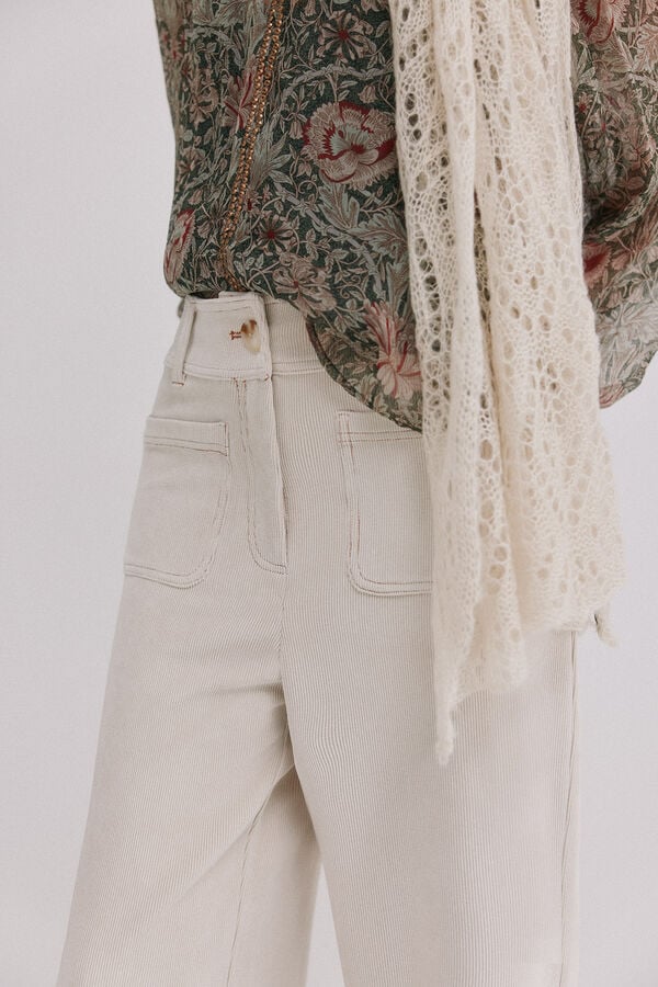 Hoss Intropia Payton. Pantalón de pana Marfil