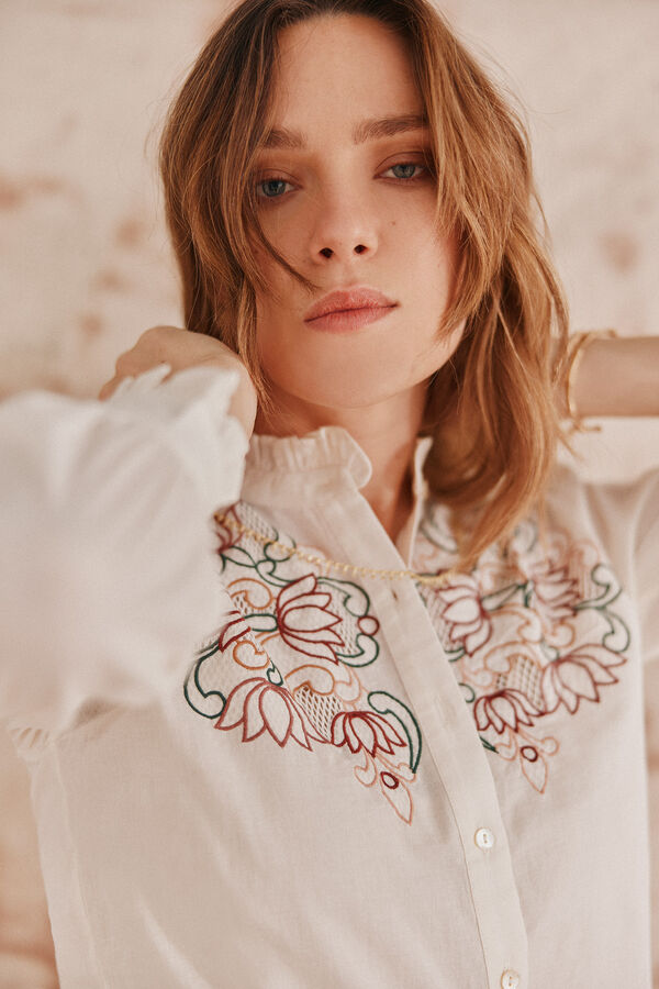 Hoss Intropia Casilda. Blusa bordada. Ecru