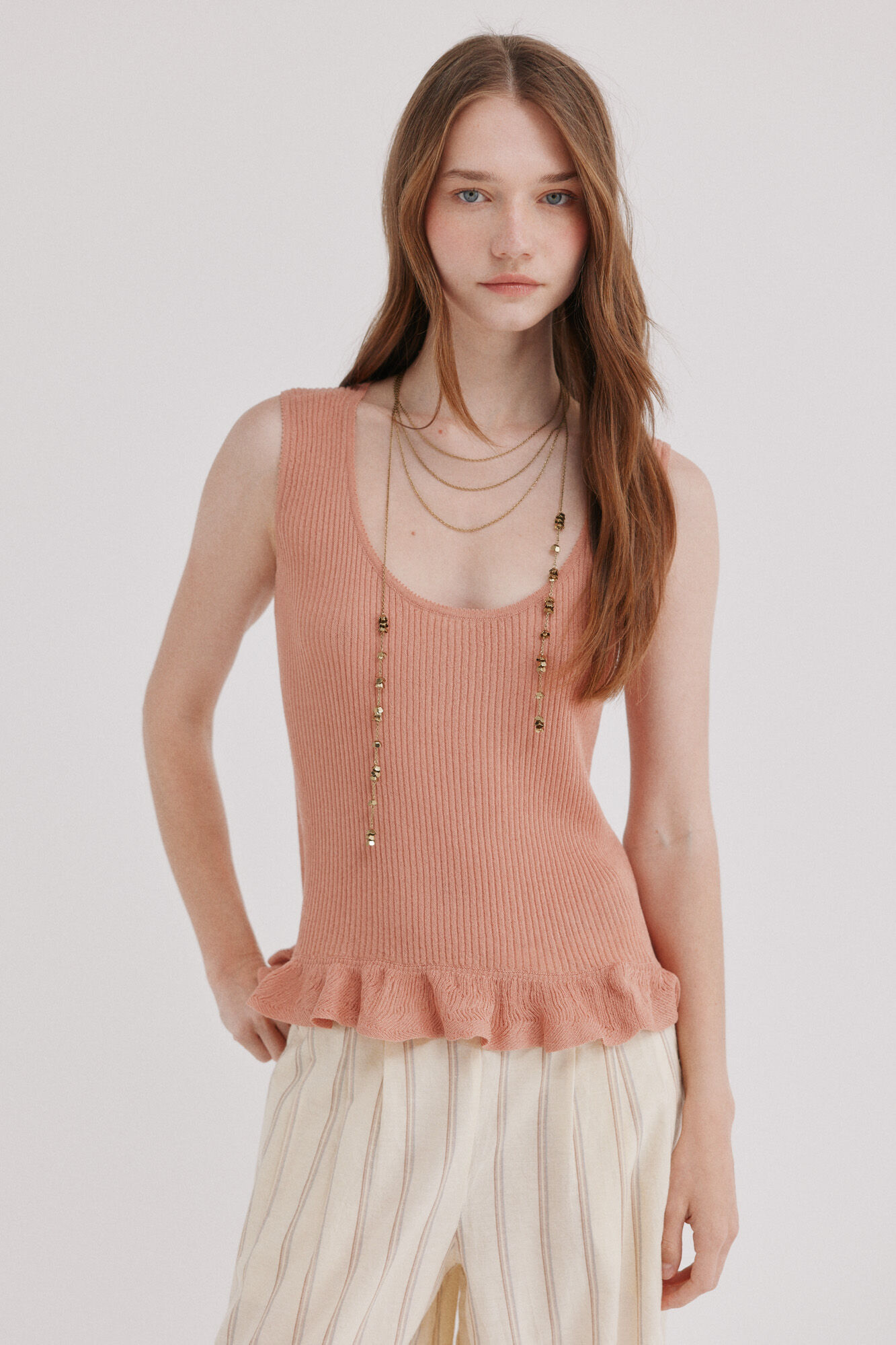 Hoss Intropia Luisa. Collar corbatero ba&ntilde;ado en oro