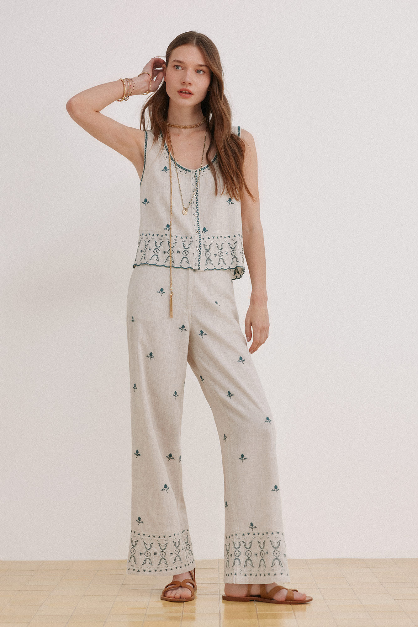 Hoss Intropia Carmela. Top bordado