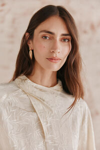 Hoss Intropia Fortia. Blusa com nó. Beige