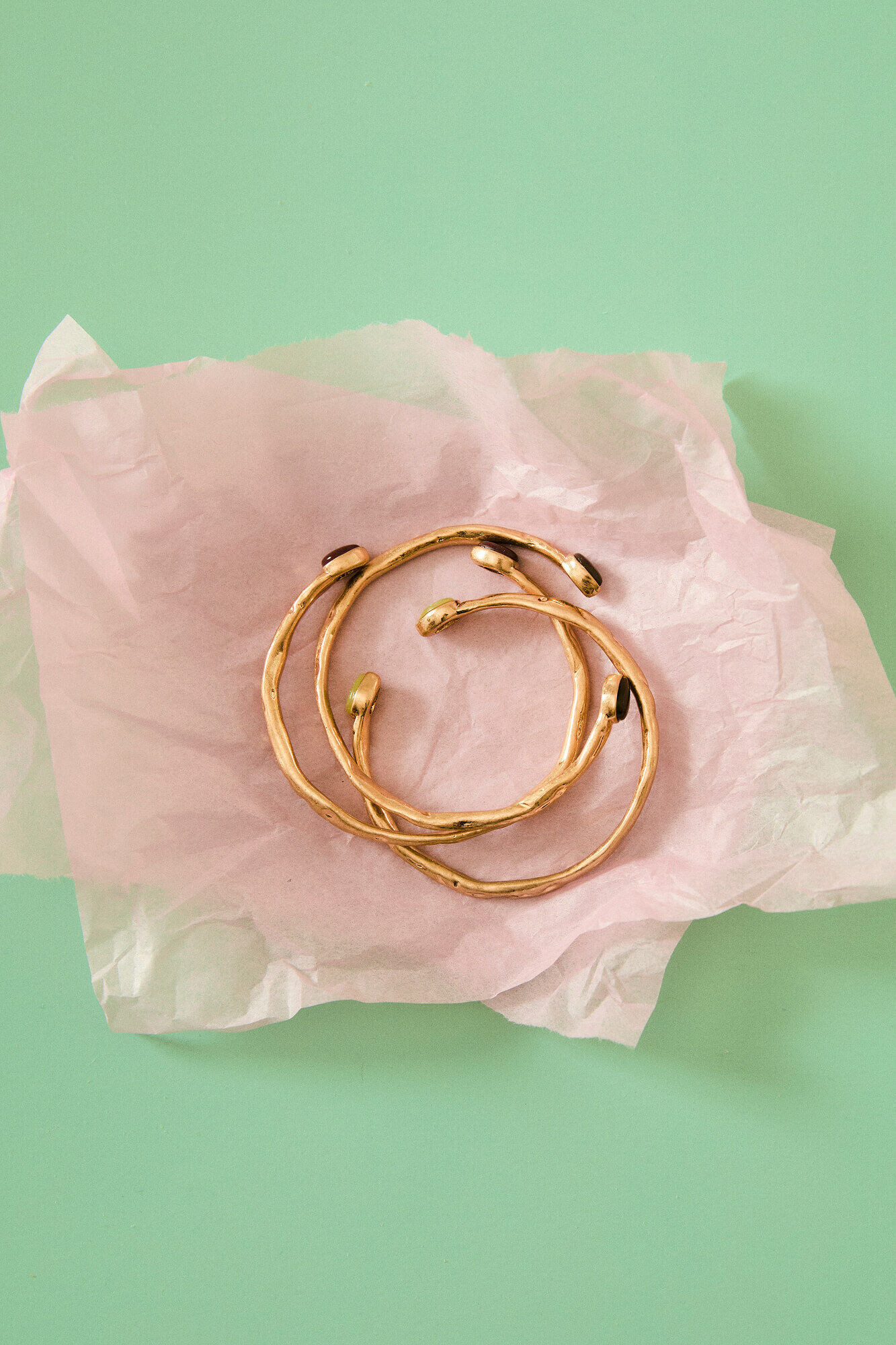 Hoss Intropia Leslie. Brazalete piedra ba&ntilde;ado en oro