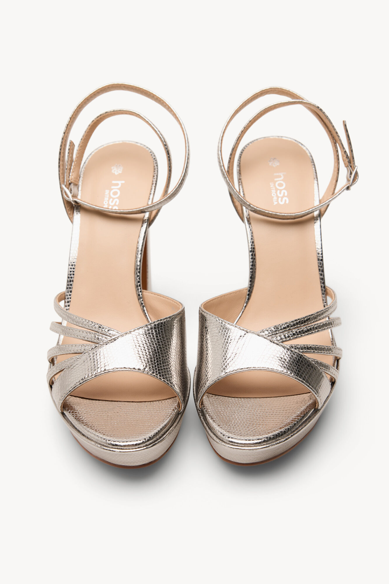 Hoss Intropia Marisa. Sand&aacute;lias salto em pele gravada