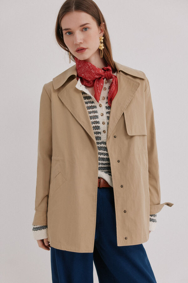 Hoss Intropia Dahlia. Desportiva curta Beige