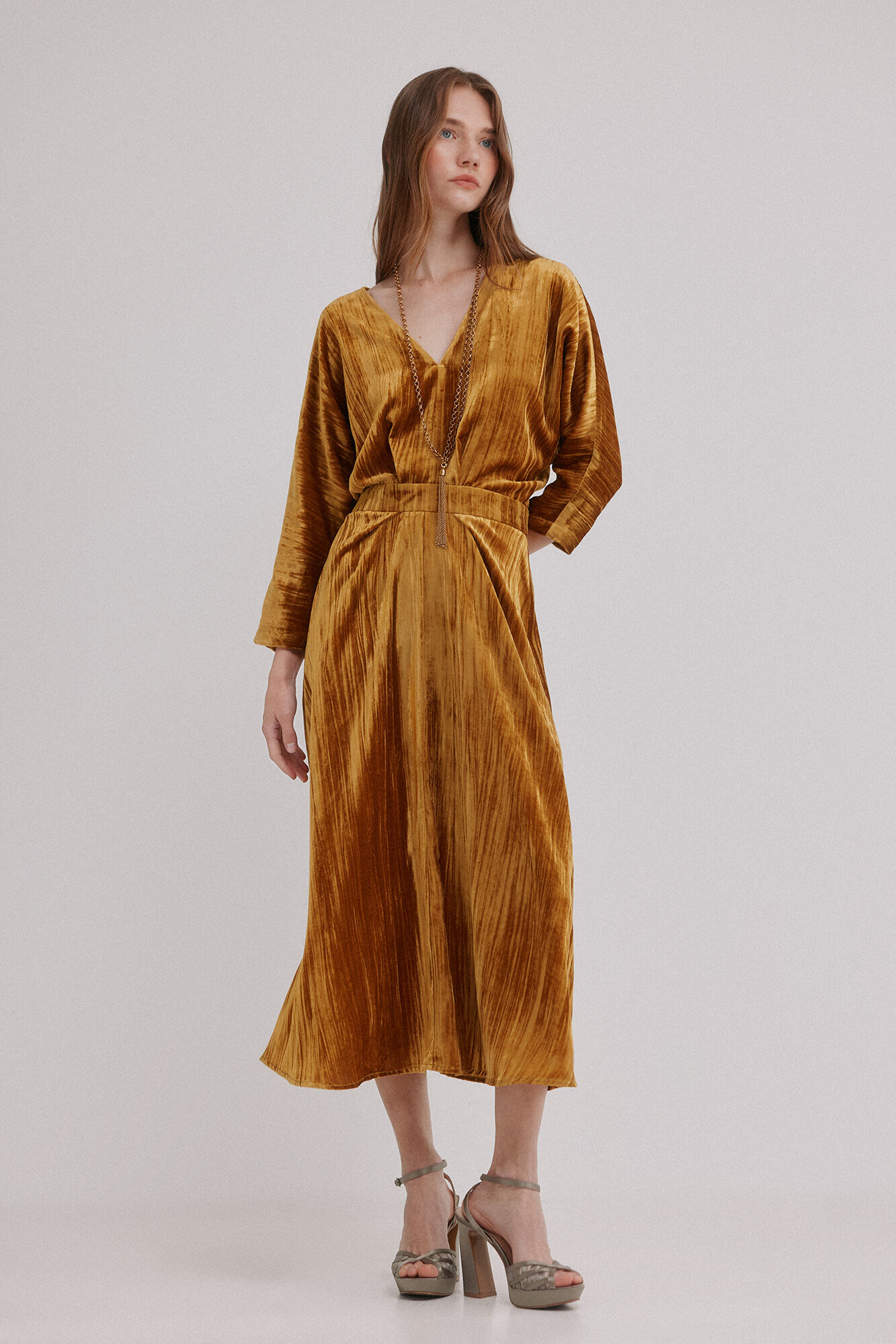 Hoss Intropia Alma. Vestido de terciopelo