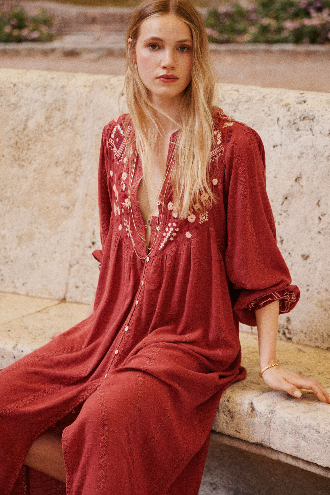 Carola. Vestido bordado. Vestidos y Monos de mujer Hoss Intropia