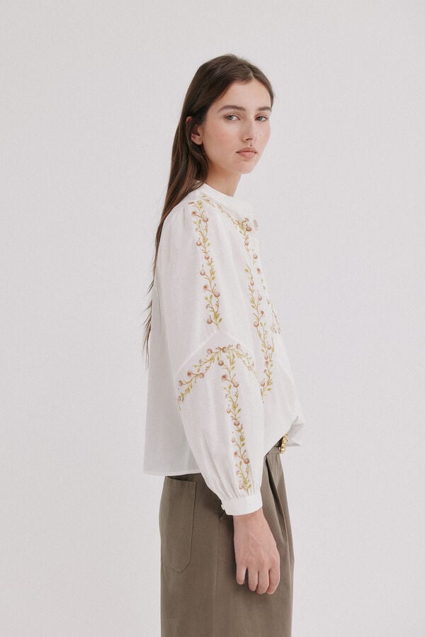 Hoss Intropia Cintya. Camisa bordada Ecru