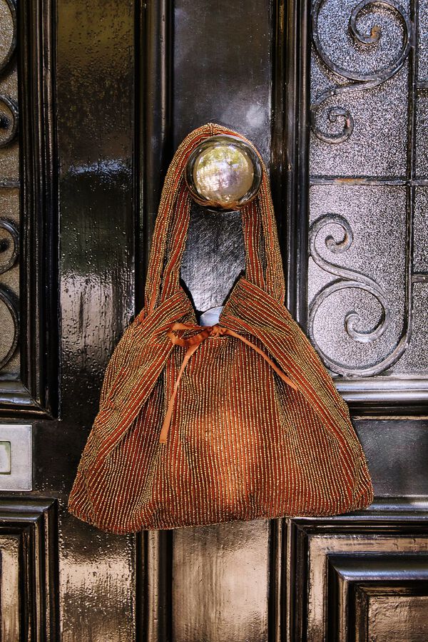 Hoss Intropia Nora. Bolso de terciopelo abalorios Marron