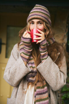 Hoss Intropia Naroa. Gorro de malha às riscas Ecru