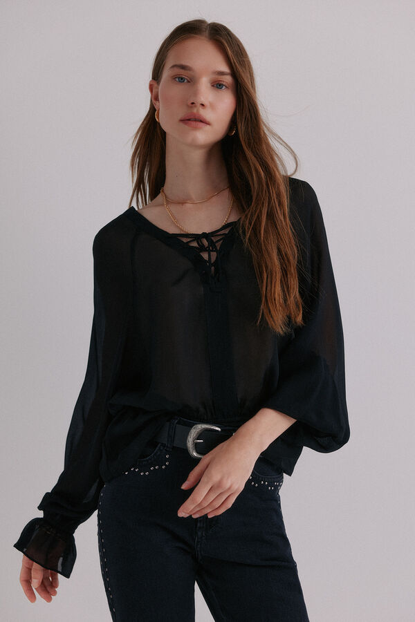 Hoss Intropia Clemência. Blusa com fecho cruzado Preto