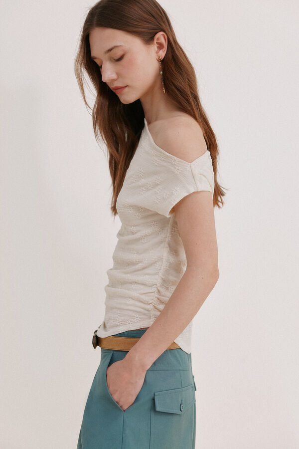 Hoss Intropia Marga. Camiseta asim&eacute;trica Marfil