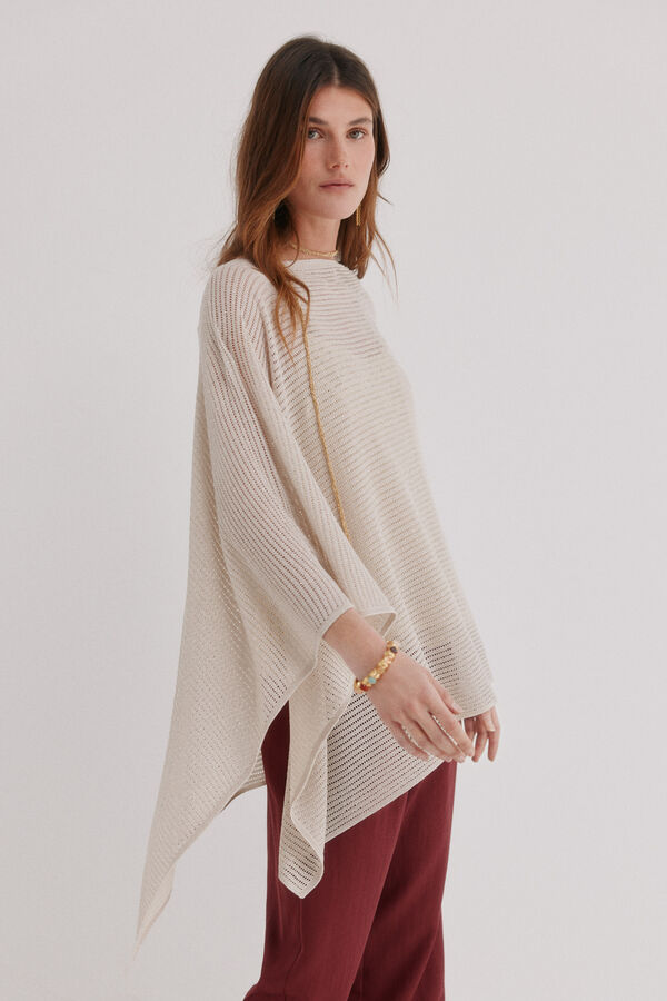 Hoss Intropia Ilduara. Capa asim&eacute;trica de punto Beige