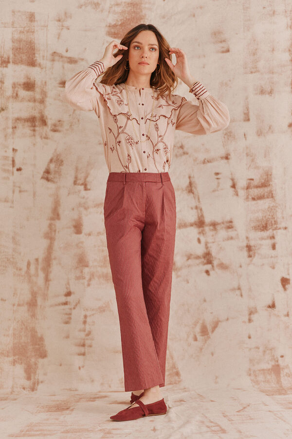 Hoss Intropia Catherine. Blusa com gola. Subiu